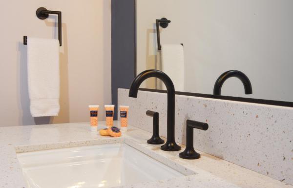 Family Bunk Room w/2 Queen beds and over bed loft bunks â€“ Heavenly building